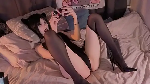 MeowMystaa online show from February 8, 9:50 pm