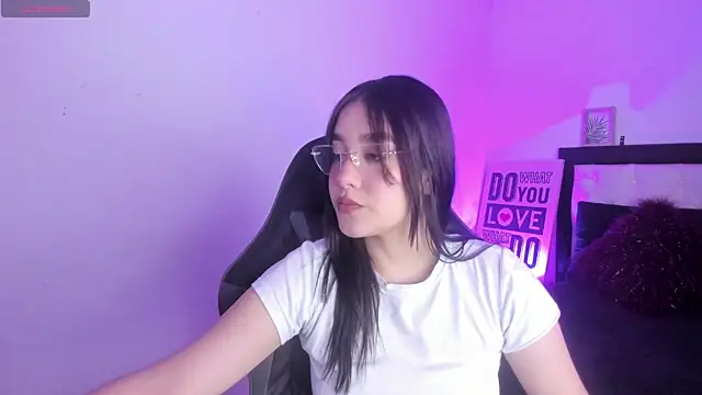 Snapshot of KimGarces chatting on October 3, 8:47 pm KimGarces online show from October 3, 8:47 pm