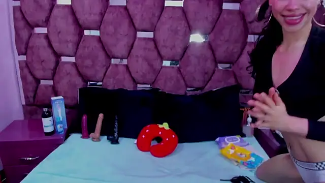 Nanis James online show from March 15, 2:57 am