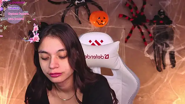 Snapshot of Leila_Hefner chatting on October 21, 2:48 am Leila Hefner online show from October 21, 2:48 am