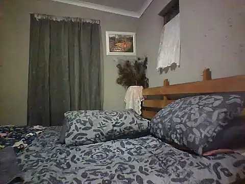 Snapshot of misssharz123 chatting on October 12, 6:10 pm misssharz123 online show from October 12, 6:10 pm