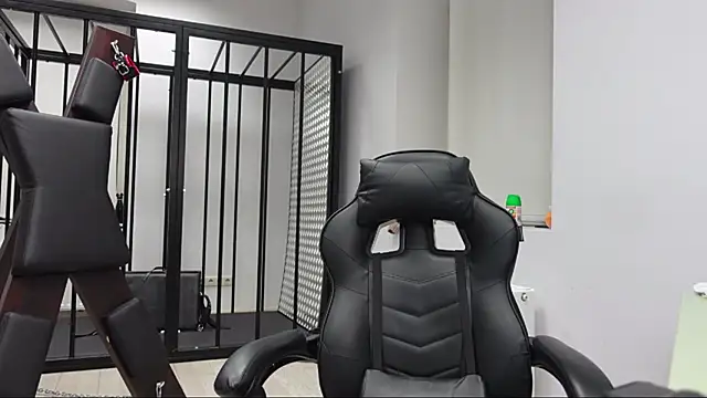 Laura Chaplin online show from October 20, 4:32 pm