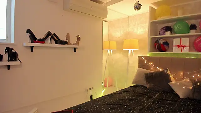 IsabelKiss online show from March 11, 7:01 am