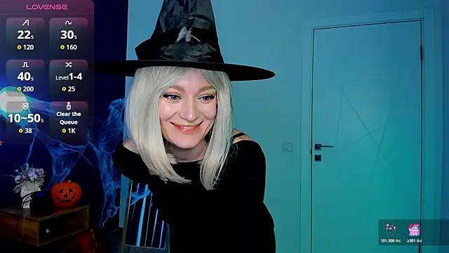 Snapshot of EvelynPoole chatting on October 23, 1:44 am EvelynPoole online show from October 23, 1:44 am