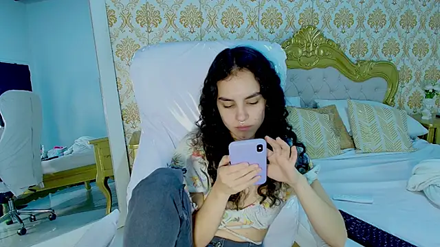 JessB  online show from October 17, 8:23 pm