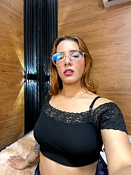Snapshot of AmbarPolo chatting on October 23, 5:13 am AmbarPolo online show from October 23, 5:13 am