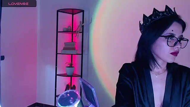 girldom online show from September 9, 3:23 pm