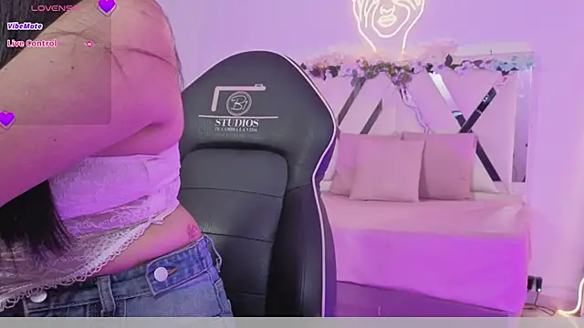 ZURY TAY online show from February 20, 11:34 am