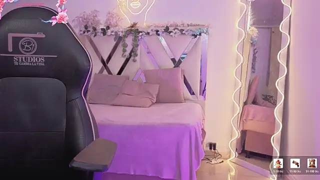 ZURY TAY online show from July 14, 11:37 am