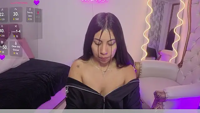 ZURY TAY online show from February 8, 12:20 pm