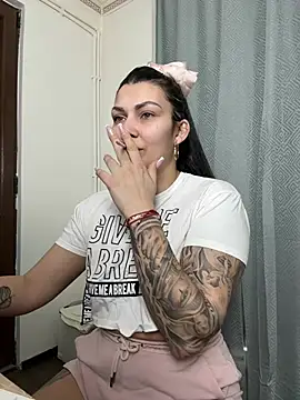 MiaKiittyy online show from February 25, 11:47 pm