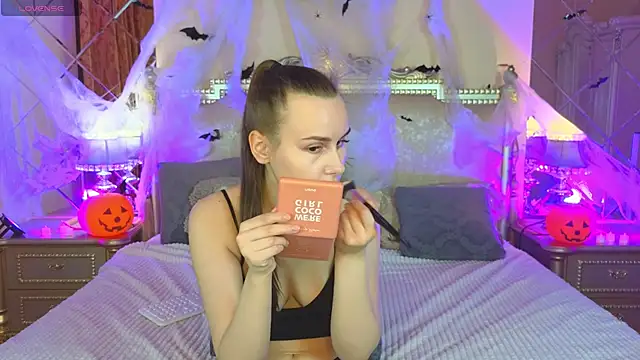 Kelly Cartier online show from October 27, 12:44 pm