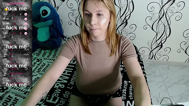 RoyAngela online show from November 17, 6:30 pm