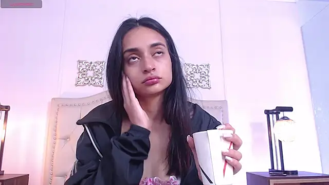 Snapshot of Leilani- chatting on October 20, 11:13 am Leilani- online show from October 20, 11:13 am