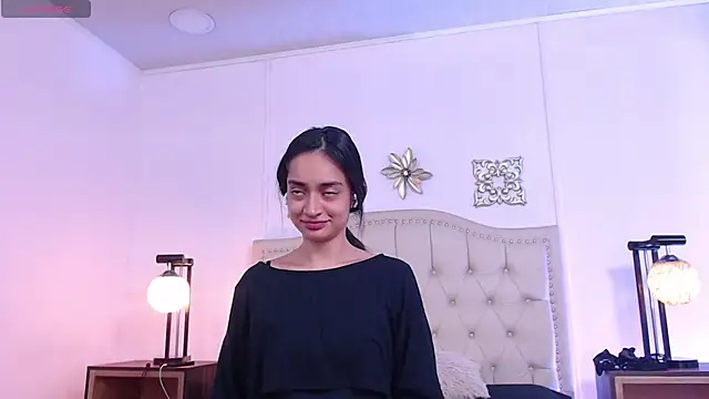 Snapshot of Leilani- chatting on October 21, 11:14 am Leilani- online show from October 21, 11:14 am