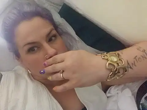 toomuchofafreak online show from October 22, 2:38 am