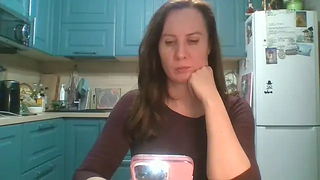 ALICAINWONDERLAND online show from April 17, 9:17 pm