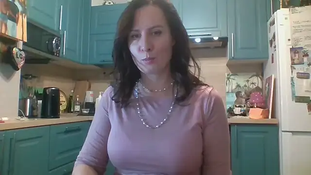 ALICAINWONDERLAND online show from November 28, 5:49 pm