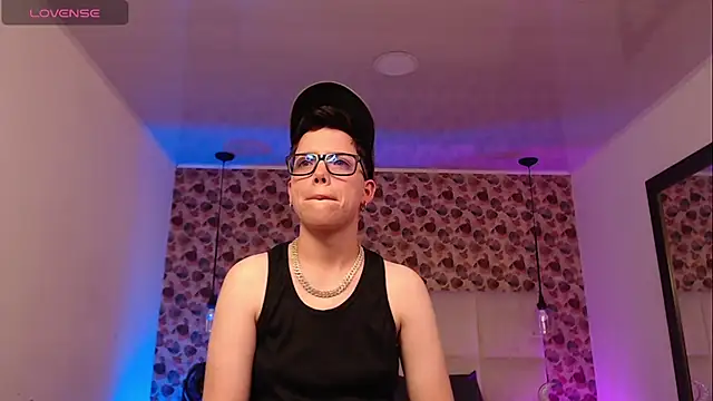 SpencerMontgomery online show from September 26, 9:45 pm