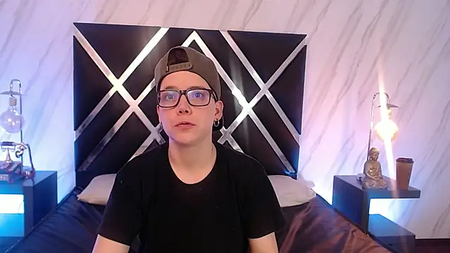 SpencerMontgomery online show from December 5, 8:10 pm