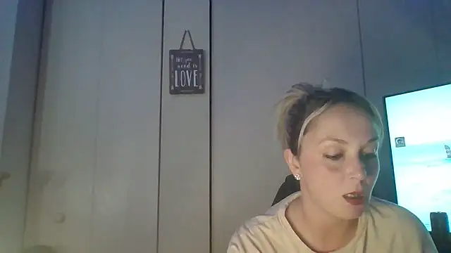 Candykissesxoxo online show from October 12, 8:28 am