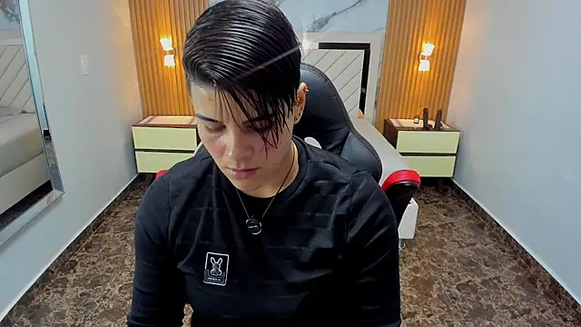 KAROLLJONES1 online show from March 11, 7:38 pm