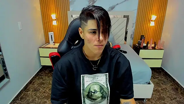 KAROLLJONES1 online show from February 13, 8:21 pm