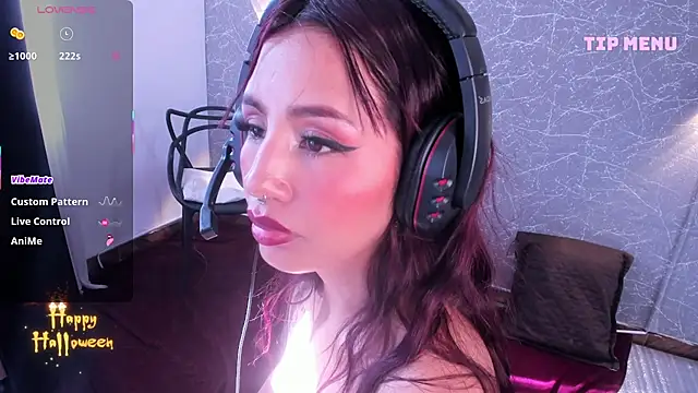 Miss Charlottet online show from October 2, 8:25 pm