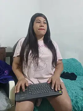 Snapshot of ALMAWHITE chatting on October 22, 10:42 am ALMAWHITE online show from October 22, 10:42 am