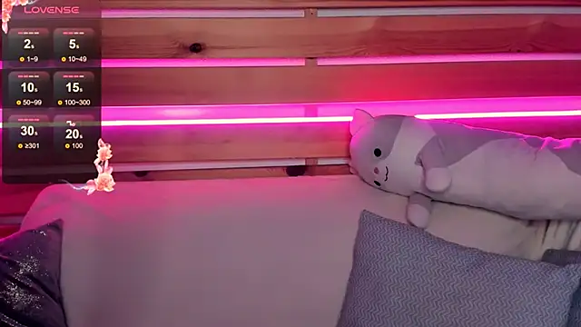 Emily Tylerr online show from October 16, 8:28 am