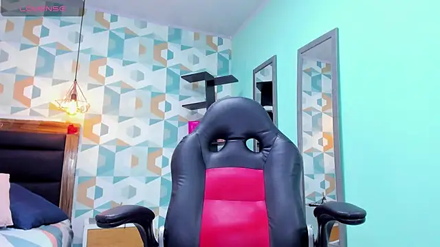 ROSIE MOSS online show from November 4, 7:30 pm