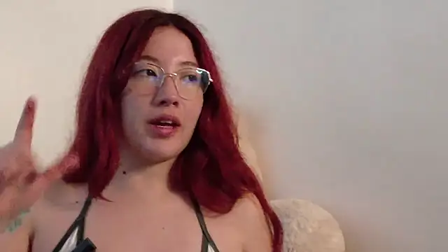 lunnaa  online show from November 8, 4:17 am