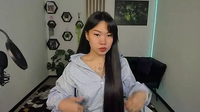 Snapshot of LunaPurrr chatting on October 23, 1:00 am LunaPurrr online show from October 23, 1:00 am