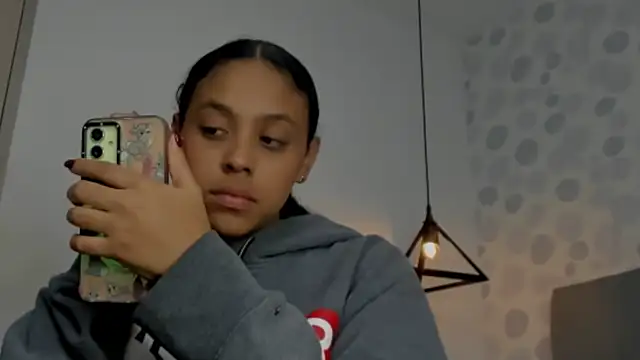 sophiasweet  1 online show from December 15, 2:00 pm