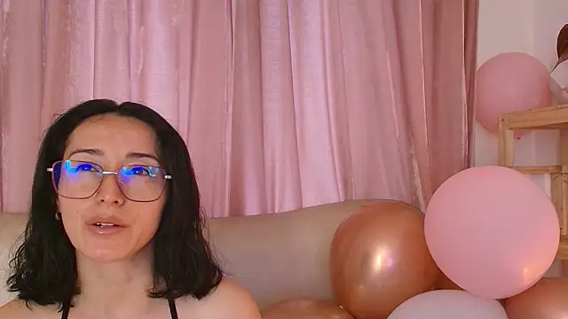 Ginevra esposito online show from April 15, 1:00 pm