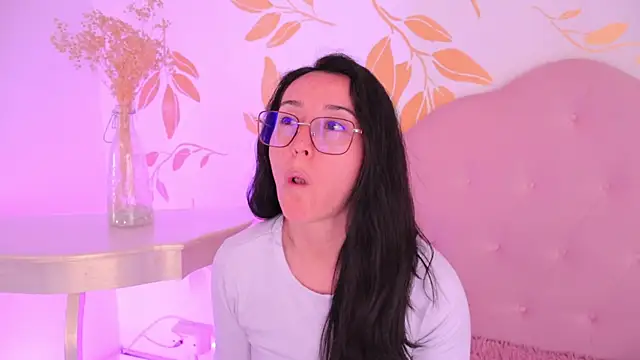 Ginevra esposito online show from February 11, 1:01 pm