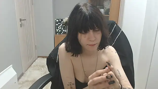 Snapshot of TinaQuiin chatting on October 24, 8:10 am TinaQuiin online show from October 24, 8:10 am