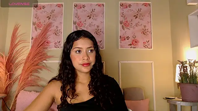 CurlyDani online show from September 18, 7:01 pm