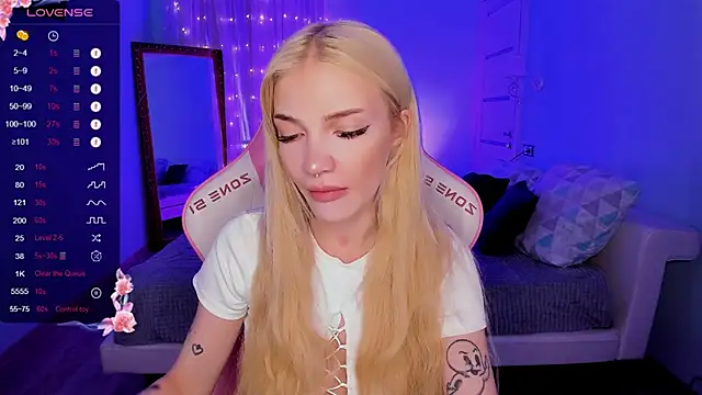 Snapshot of AnyaTaylor_ chatting on October 22, 2:27 am AnyaTaylor online show from October 22, 2:27 am