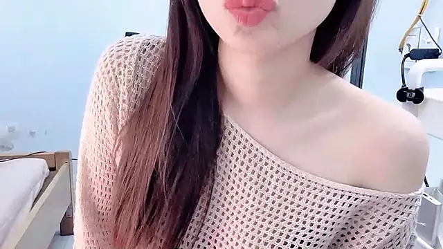 Snapshot of Tinaa-22 chatting on October 20, 4:21 pm Tinaa-22 online show from October 20, 4:21 pm
