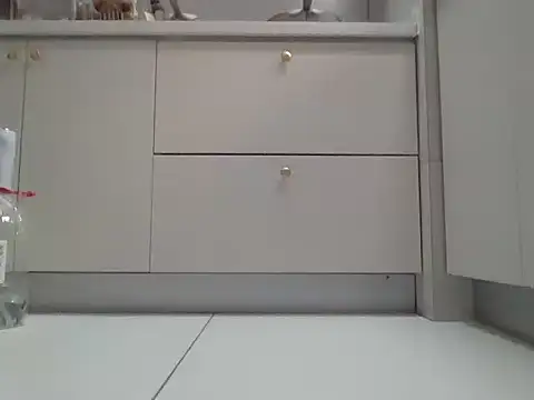 Mia 8 online show from November 30, 12:59 am