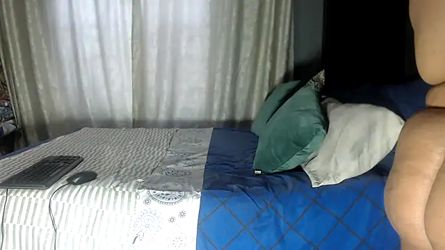 SEXYHUGEASS21 online show from September 18, 6:12 am