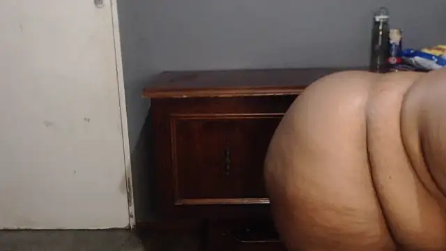 SEXYHUGEASS21 online show from December 5, 4:19 pm