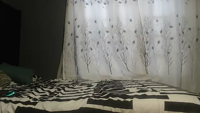 SEXYHUGEASS21 online show from March 16, 4:48 am