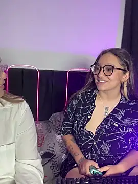 Annie Grosse online show from September 19, 11:59 pm