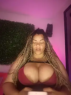 Eva Luxei online show from October 3, 2:00 pm