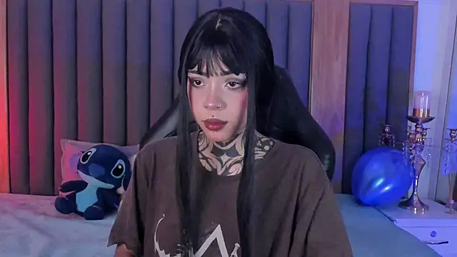 misstomie  online show from November 14, 5:07 am