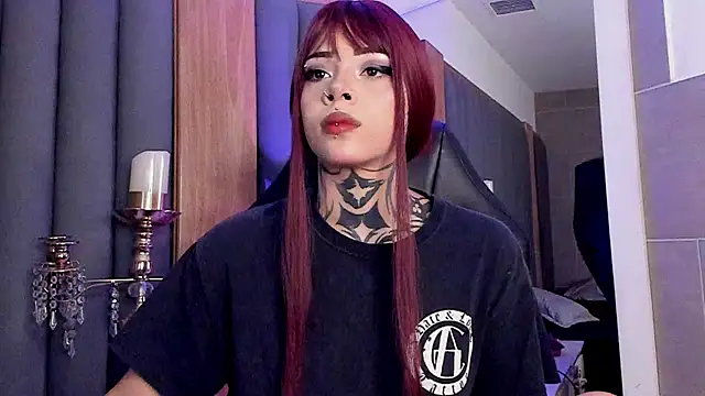 misstomie  online show from September 17, 9:35 pm