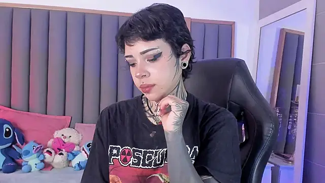 misstomie  online show from November 19, 3:01 pm