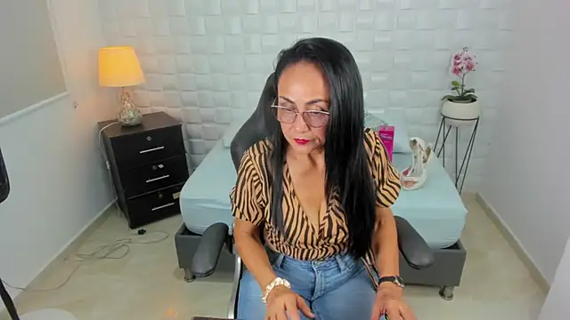 yulitza1025 online show from September 29, 12:21 pm